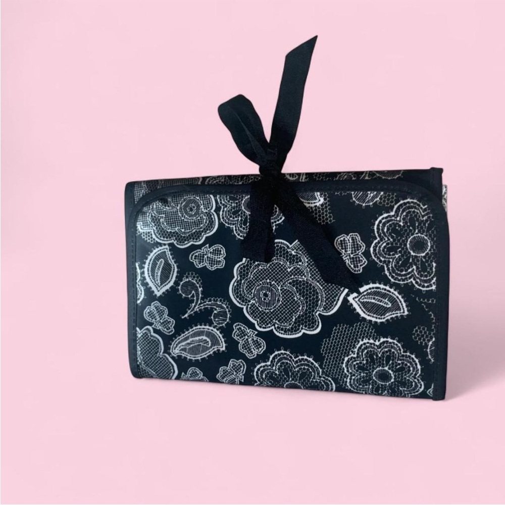 Thirty-One Trifold Black and White Floral Journal Notebook organizer